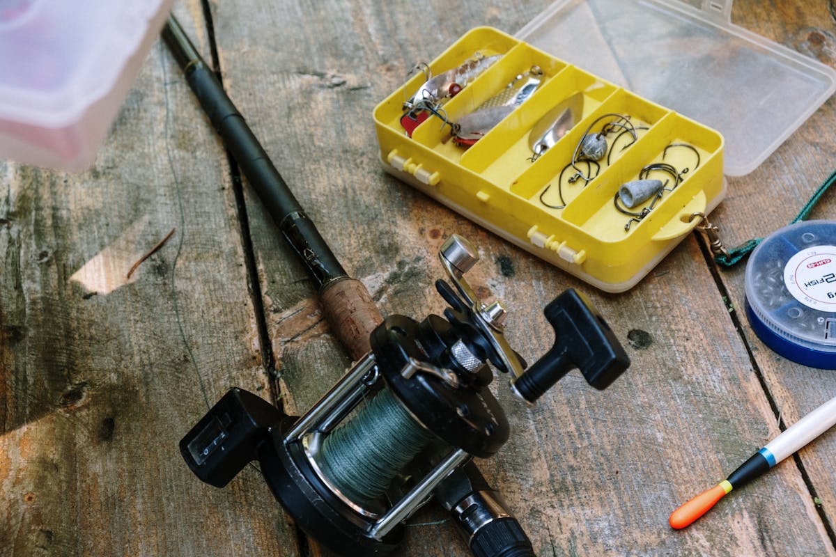 Moulinet casting round avec canne et boîte de leurres - équipement complet de pêche au casting